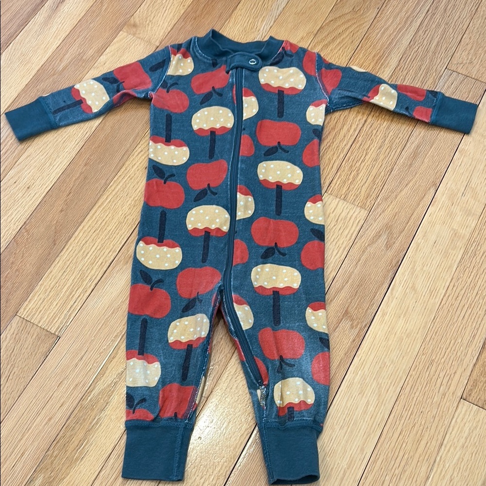 Hanna Andersson Carmel apple pjs 6-12 months